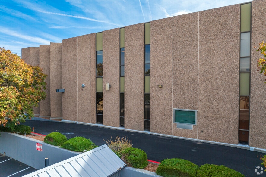 More Photos Of 2901 Juan Tabo Blvd NE, Albuquerque Office For Lease