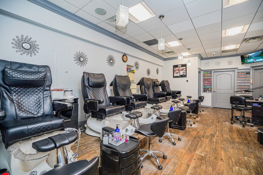 More Photos Of 1605 Forest Ave, Staten Island Storefront Retail Office For Sale