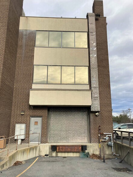 More Photos Of 15 Matthews St, Goshen Office For Sale