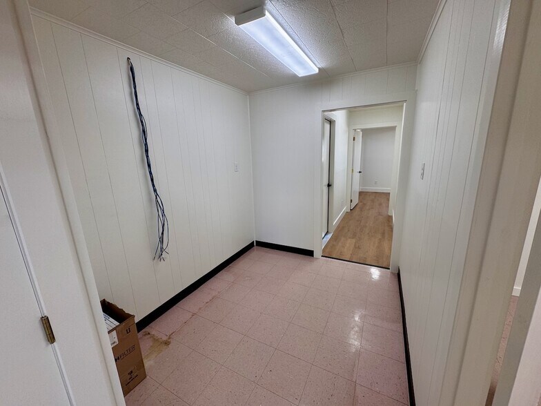 More Photos Of 1501 Lillian Ave, Jourdanton Flex For Lease