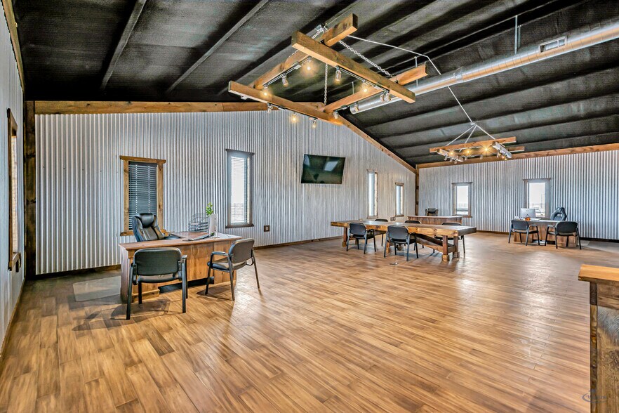 More Photos Of 716 US 385, Seminole Manufacturing For Sale