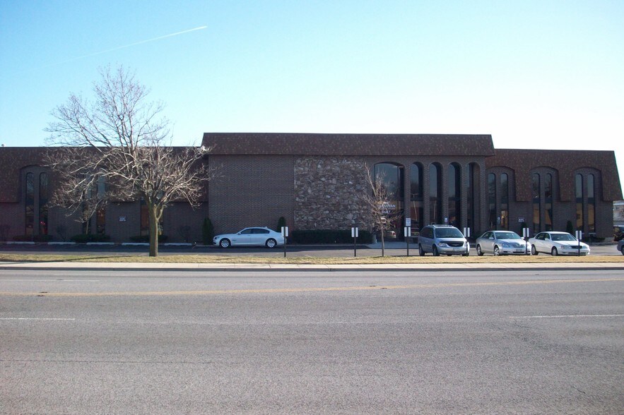 More Photos Of 4647 W 103 St, Oak Lawn Medical For Sale