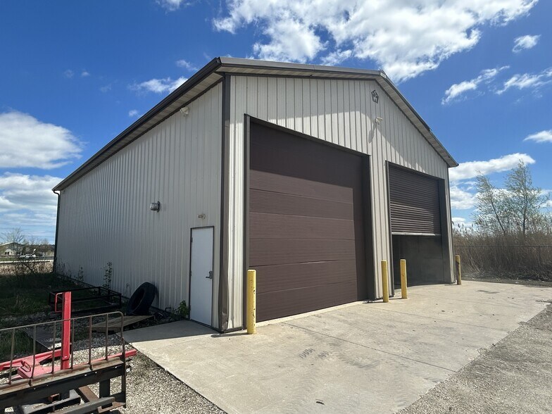 More Photos Of 8519 Storage Dr, Franksville Warehouse For Lease