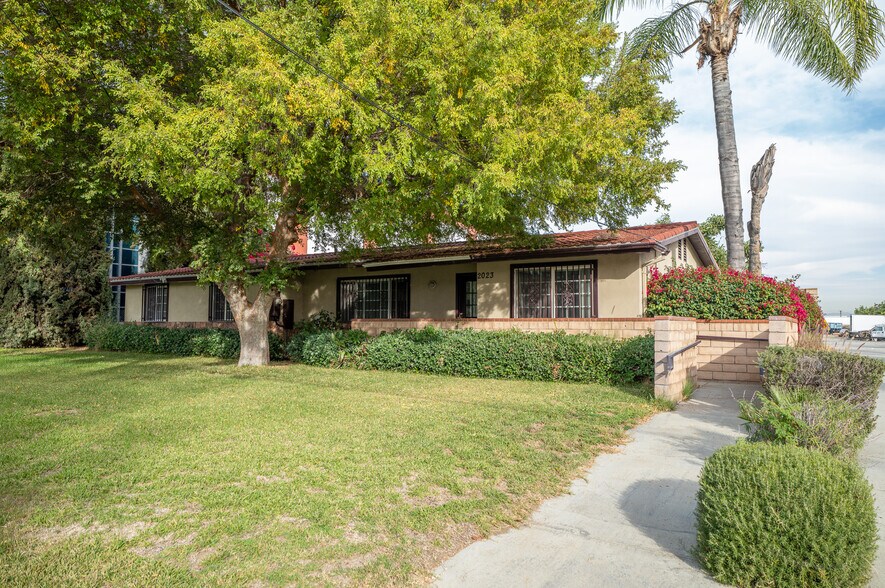 More Photos Of 2023 S Bon View Ave, Ontario Contractor Storage Yard For Sale