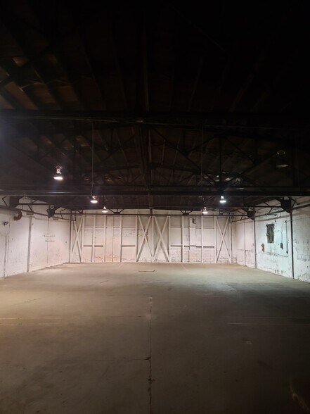More Photos Of 1430 Reverend Abraham Woods Jr Blvd, Birmingham Warehouse For Lease