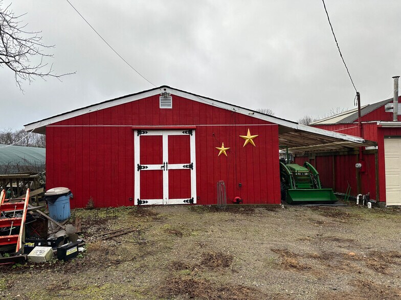 More Photos Of 482 Sylvan Ave, Bayport Garden Center For Sale