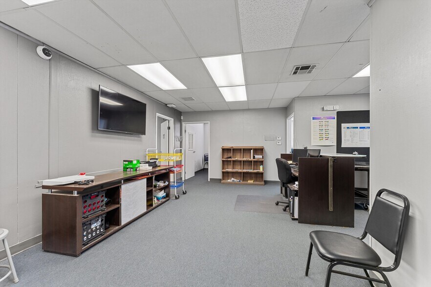 More Photos Of 3700 W Avenue L, Lancaster Schools For Lease