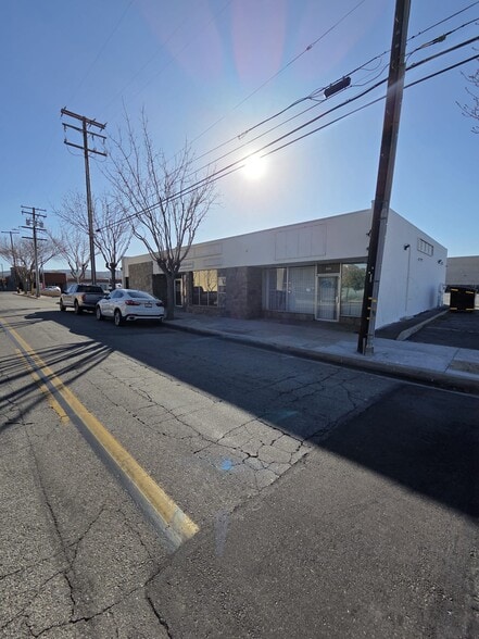 More Photos Of 38423-38425 E 9th St, Palmdale Storefront Retail Office For Sale