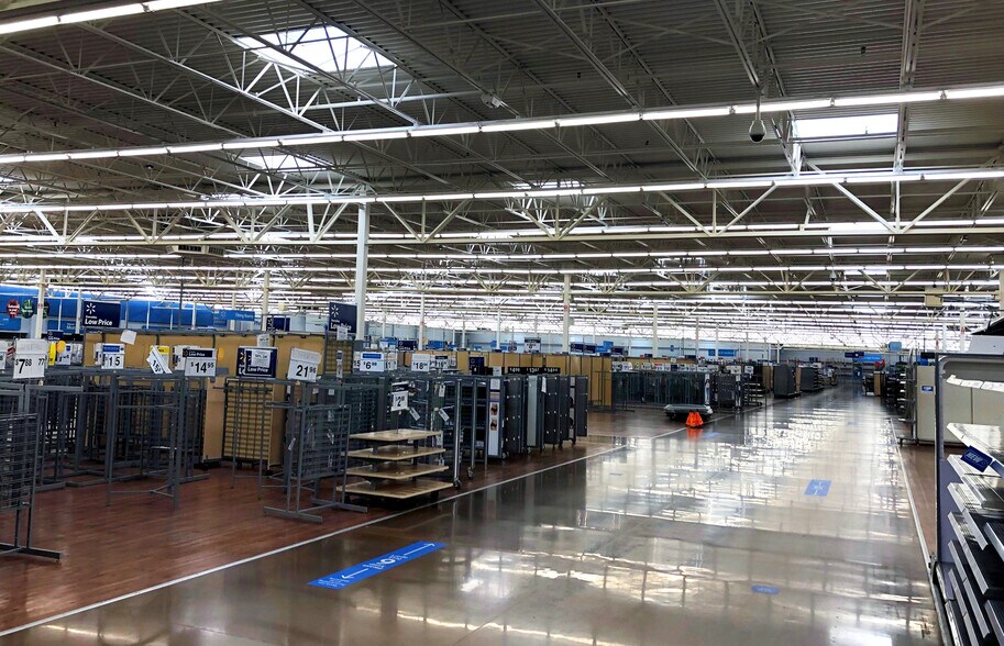 More Photos Of 1326 Bush River Rd, Columbia Freestanding For Lease