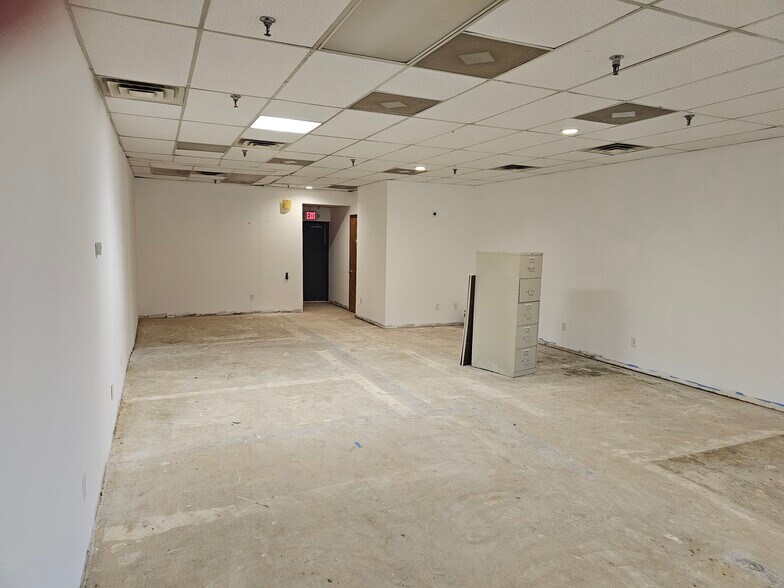 More Photos Of 154 Adamsville Rd, Bridgewater Storefront For Lease