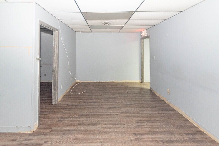More Photos Of 5900 York Rd, Baltimore Storefront Retail Office For Sale