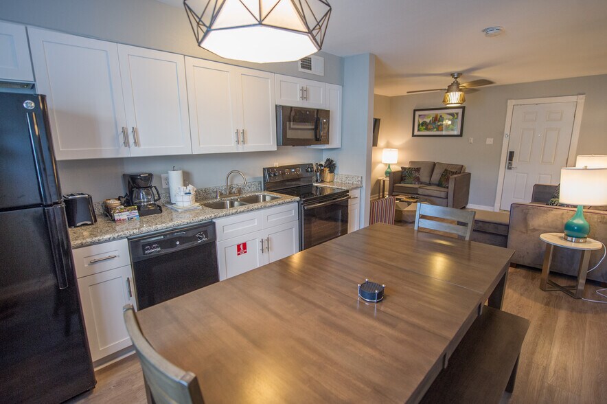 More Photos Of 519 Frenchmen St, New Orleans Hotel For Sale