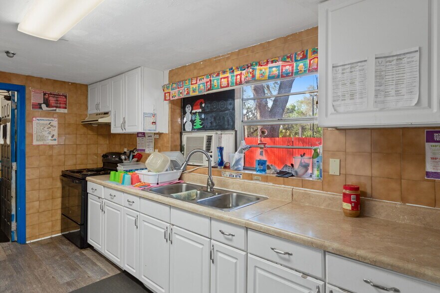 More Photos Of 639 NE 1st St, Crystal River Daycare Center For Sale