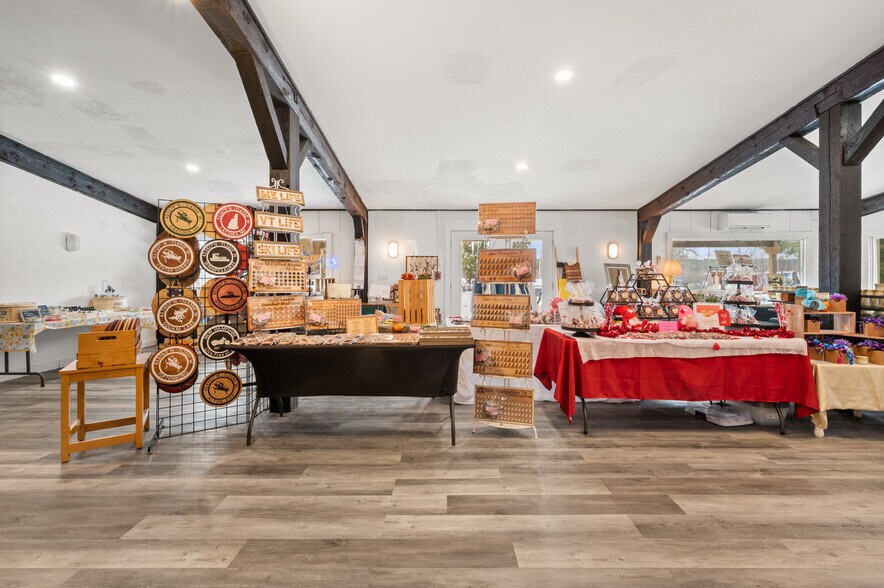 More Photos Of 1934 Lakeshore Rd, Gilford Office For Sale
