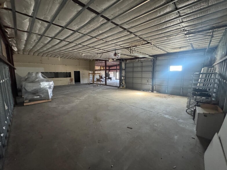 More Photos Of 7808 Depot Ln, Tampa Light Distribution For Sale