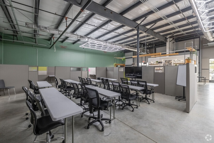 More Photos Of 710 Middle Tennessee Blvd, Murfreesboro Light Manufacturing For Lease
