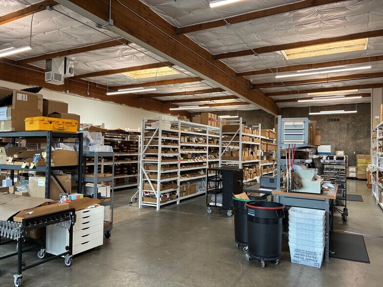 More Photos Of 2421-2455 SE 11th Ave, Portland Flex For Lease