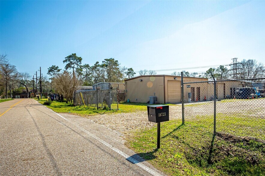 More Photos Of 18723 Mirror Lake Dr, Spring Warehouse For Sale