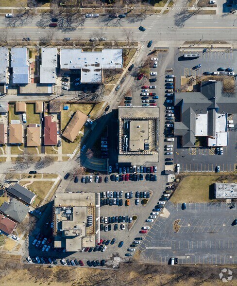 More Photos Of 6200 N Hiawatha Ave, Chicago Office For Lease