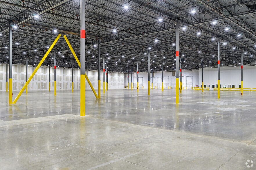 More Photos Of 125 Southside Ct, McDonough Distribution For Lease