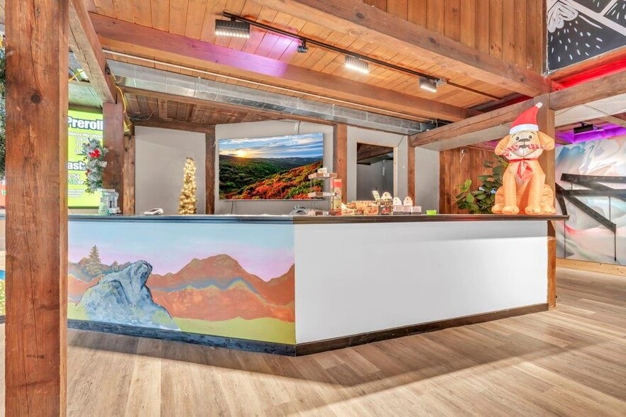 More Photos Of 3894 US Hwy 321, Blowing Rock General Retail For Sale