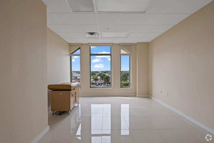 More Photos Of 2387 W 68th St, Hialeah Medical For Lease