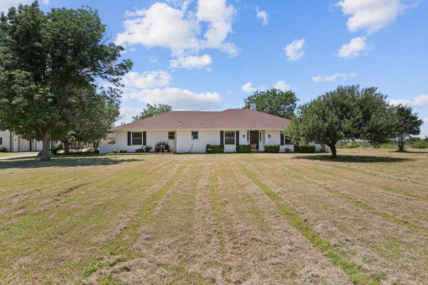 More Photos Of 12869 FM 1385, Pilot Point Light Distribution For Lease