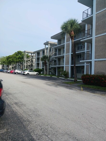 More Photos Of 2901 NW 48th Ave, Lauderdale Lakes Apartments For Sale