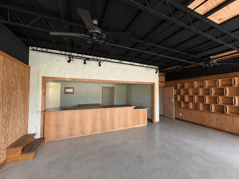 More Photos Of 1625 Starkey Rd, Largo Service For Lease