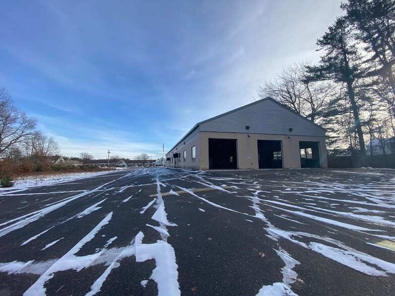 More Photos Of 34 Lafayette Rd, North Hampton Freestanding For Lease