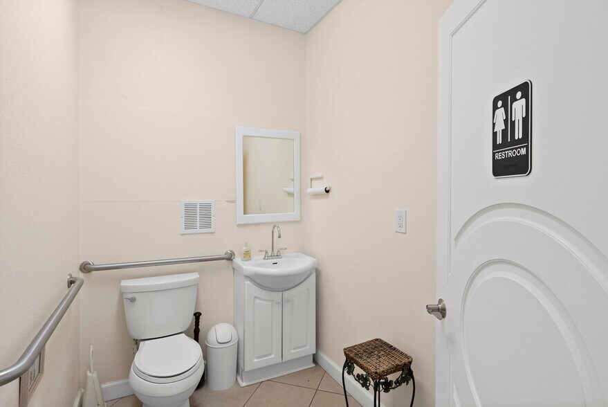 More Photos Of 611 Druid Rd E, Clearwater Medical For Sale