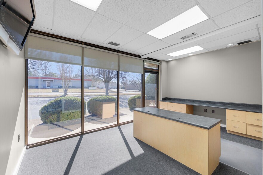 More Photos Of 57 Directors Row, Jackson Office For Sale