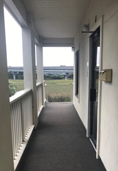 More Photos Of 975 Morrison Dr, Charleston Office For Sale