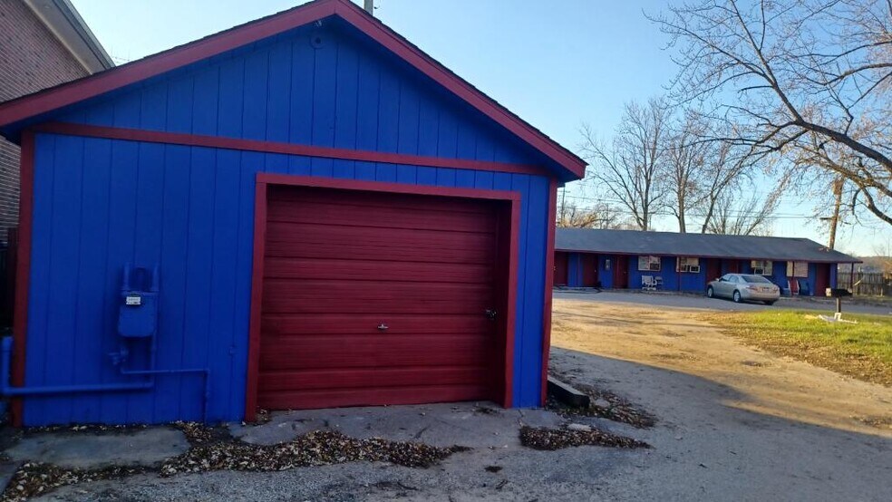 More Photos Of 8230 Highland Rd, White Lake Hotel For Sale