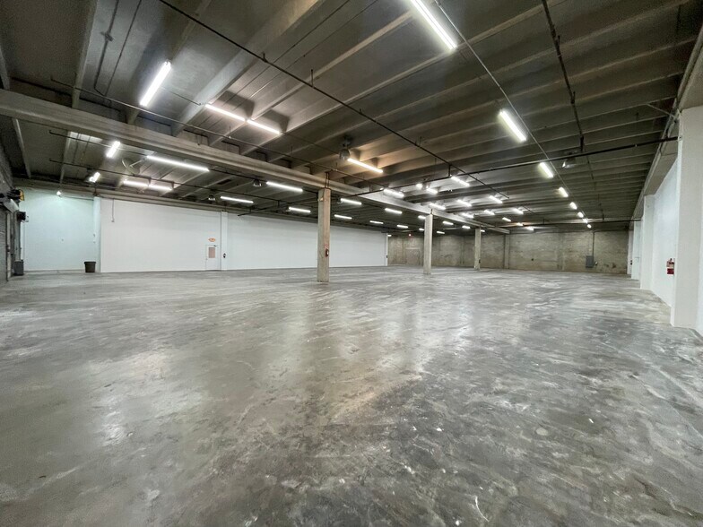 More Photos Of 4000 N 28th Ter, Hollywood Warehouse For Lease