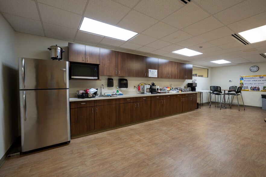 More Photos Of 807 Kinnear Rd, Columbus Medical For Sale