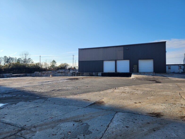 More Photos Of 217 S Holman St, Durham Contractor Storage Yard For Lease