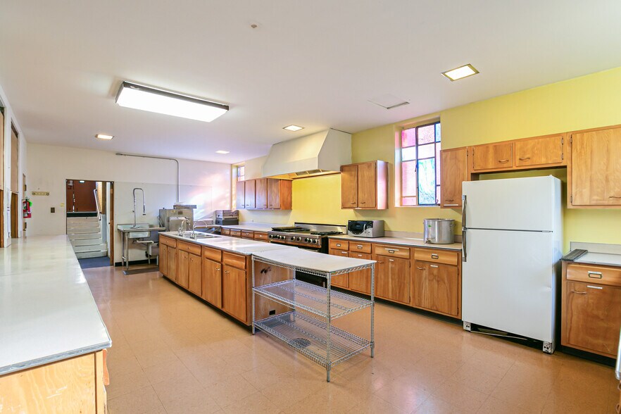 More Photos Of 3955-3995 N Irving St, Denver Religious Facility For Lease