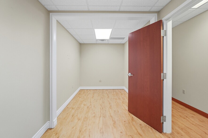 More Photos Of 916-920 W Market St, Lima Medical For Sale