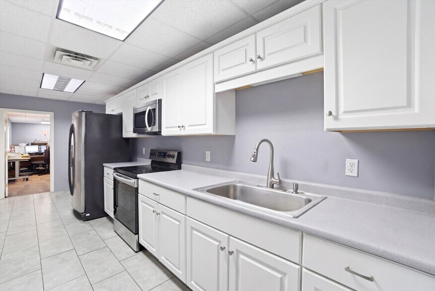 More Photos Of 8 Chestnut Dr, Bedford Office For Sale