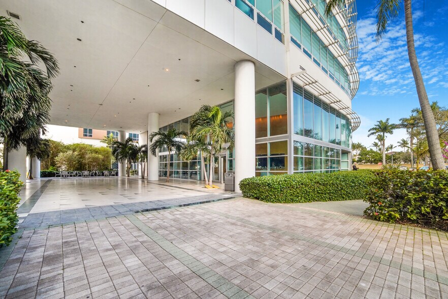 More Photos Of 20900 NE 30th Ave, Aventura Office Residential For Lease