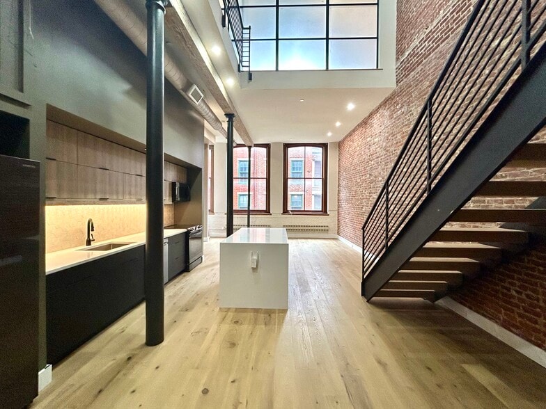 More Photos Of 32-34 S Strawberry St, Philadelphia Loft Creative Space For Sale