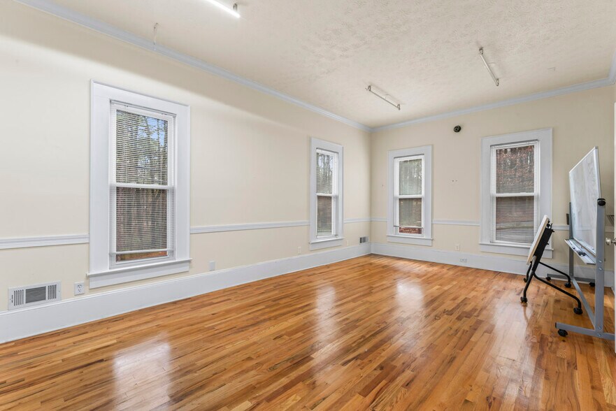 More Photos Of 4953 Presidents Way, Tucker Loft Creative Space For Sale