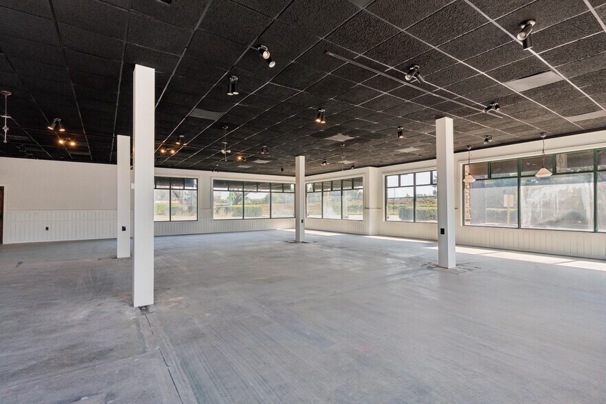 More Photos Of 1025 Magnolia Bluff Way SW, Darien Restaurant For Sale