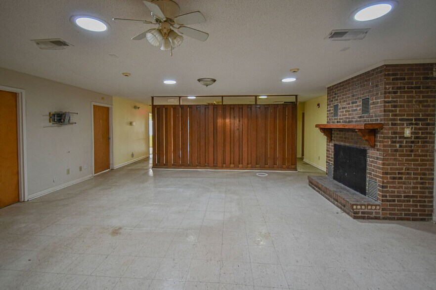 More Photos Of 182 Roberts St W, Salley Medical For Sale