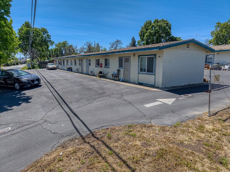 More Photos Of 2815 Lakeshore Blvd, Lakeport Apartments For Sale