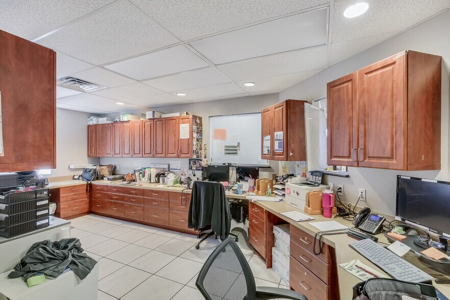 More Photos Of 13214 Palm Beach Blvd, Fort Myers Medical For Sale
