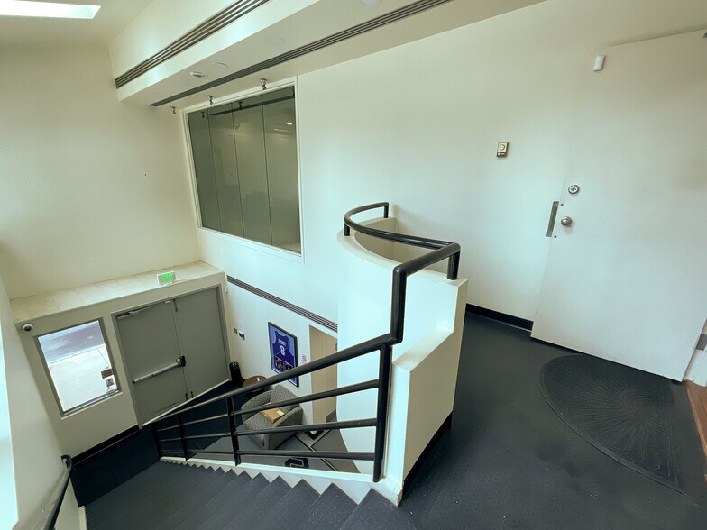 More Photos Of 100 Stanwix St, Pittsburgh Office For Sale