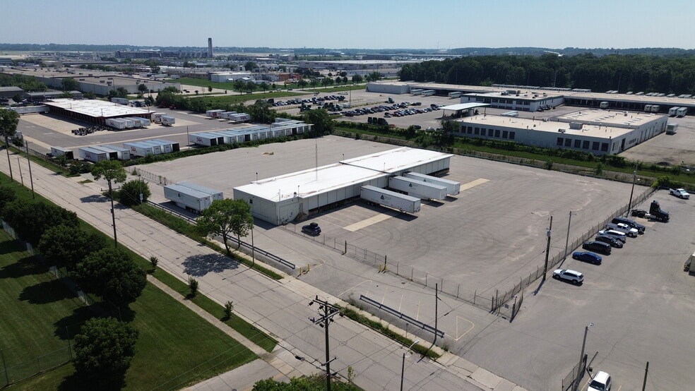 Primary Photo Of 819 W Carpenter Ave, Milwaukee Truck Terminal For Lease