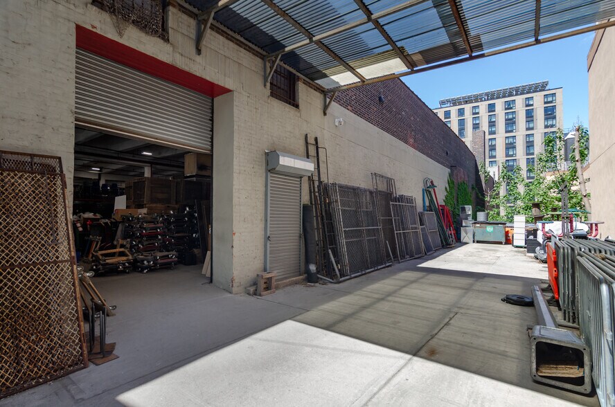 More Photos Of 495 Walton Ave, Bronx Warehouse For Lease